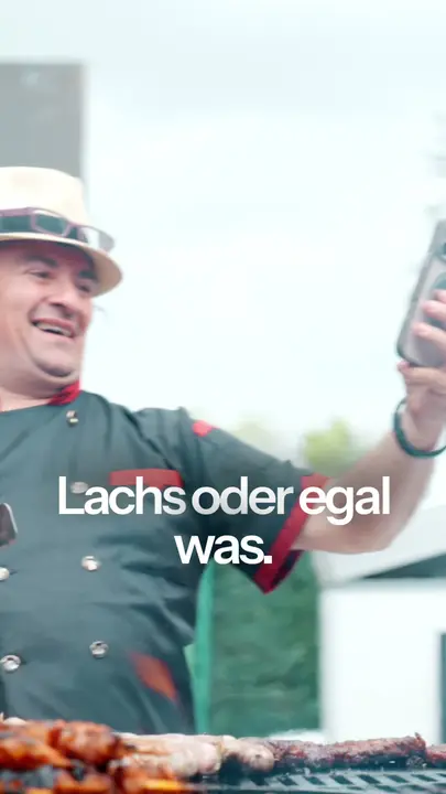 Grillmeister an der Feuerplatte