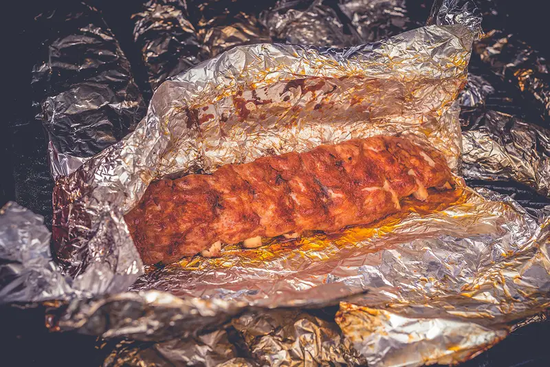 Spareribs in Alufolie aus dem Smoker