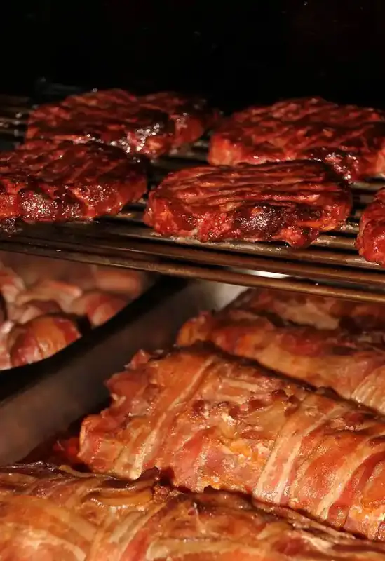 Spareribs und Bauchscheiben im Smoker