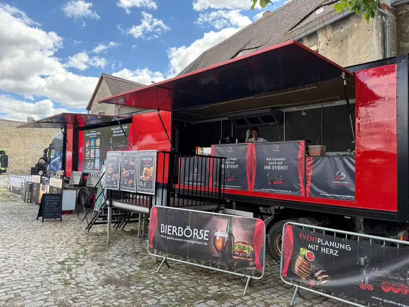 Der Gastro-Liner mit Bierbörse-Bannern